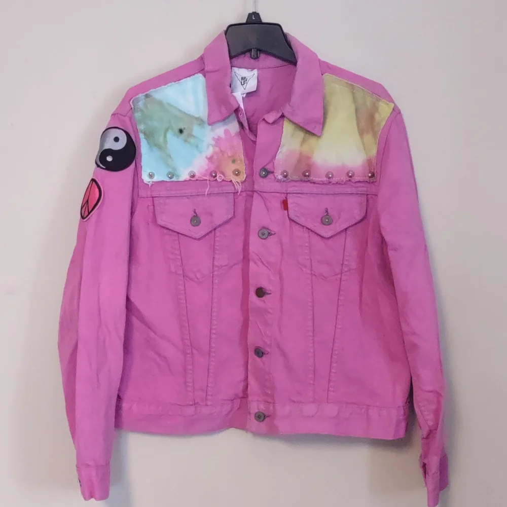 LF RP4 Levi's Eleanor Tie Dye Patched Denim Jacket One Size Pink - Picture 1 of 10